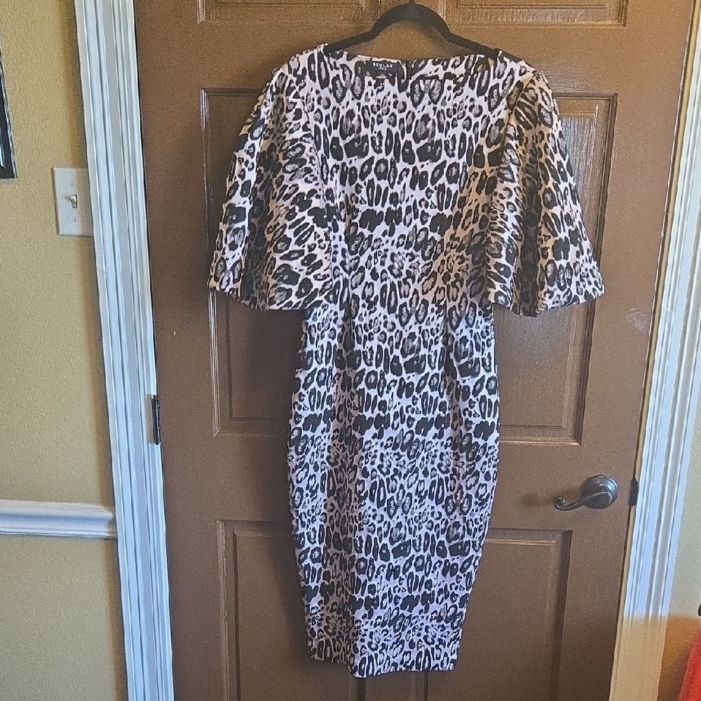 BEULAH-Animal print rose/blk straight stretchy dress with bold puff sleeves Sz S